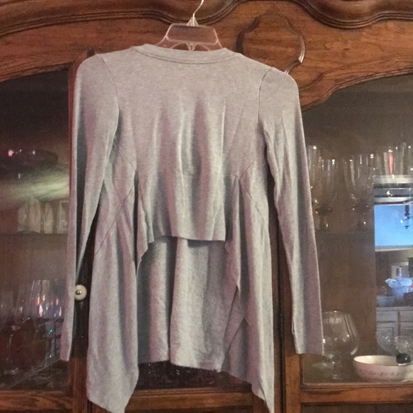 Beyong Yoga grey v neck long sleeve high low shirt - Picture 2 of 2